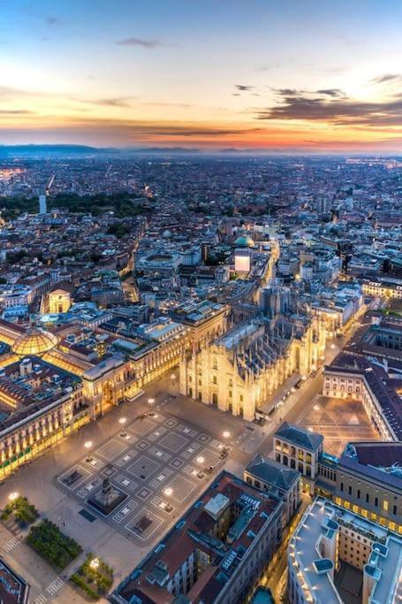 Duomo 10 Min Luxury • Terrazzo • Wi-Fi • Netflix Apartment มิลาน ภายนอก รูปภาพ