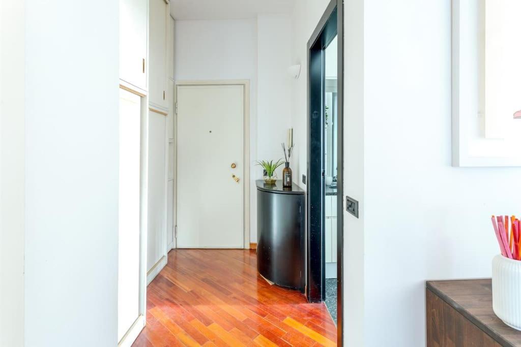 Duomo 10 Min Luxury • Terrazzo • Wi-Fi • Netflix Apartment มิลาน ภายนอก รูปภาพ