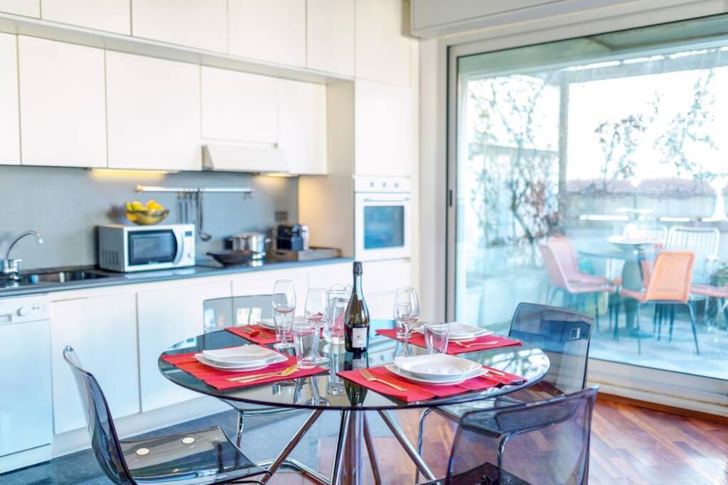 Duomo 10 Min Luxury • Terrazzo • Wi-Fi • Netflix Apartment มิลาน ภายนอก รูปภาพ