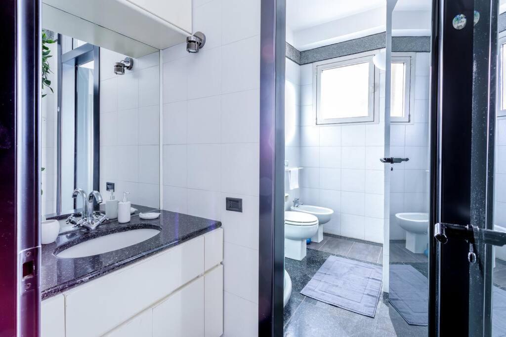 Duomo 10 Min Luxury • Terrazzo • Wi-Fi • Netflix Apartment มิลาน ภายนอก รูปภาพ